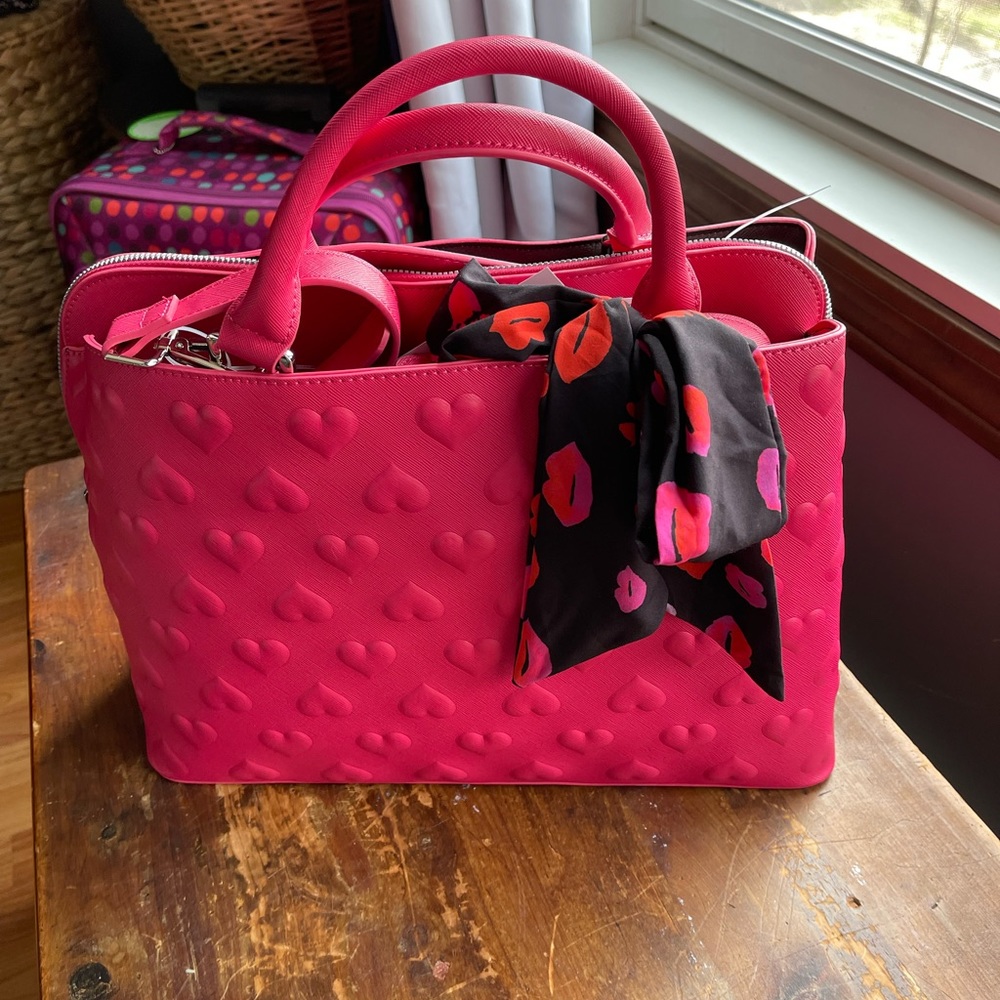 Betsey Johnson heart purse